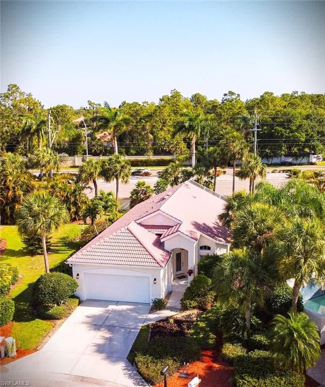 102 Palm Frond Ct, Naples, FL 34104-1