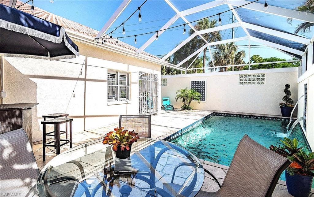 102 Palm Frond Ct, Naples, FL 34104-2