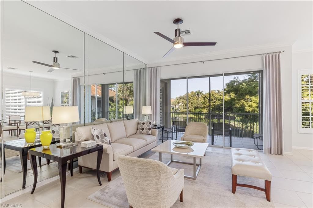 1211 Egrets Lndg 202, Naples, FL 34108-8