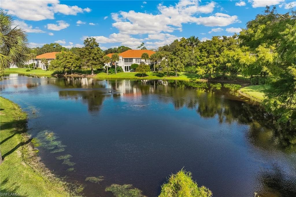 1211 Egrets Lndg 202, Naples, FL 34108-9