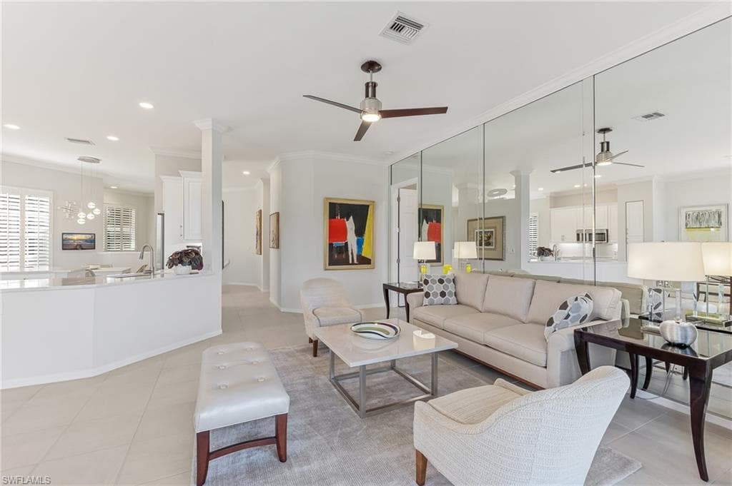 1211 Egrets Lndg 202, Naples, FL 34108-10