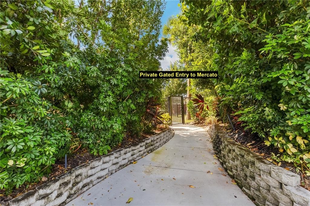 1211 Egrets Lndg 202, Naples, FL 34108-28