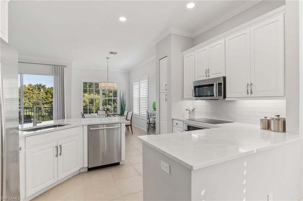 1211 Egrets Lndg 202, Naples, FL 34108-6