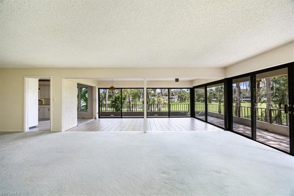 103 Clubhouse Dr 252, Naples, FL 34105-8