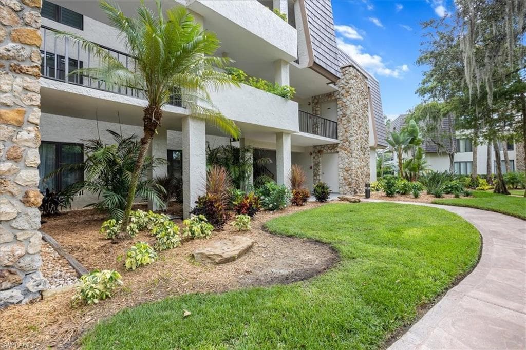 103 Clubhouse Dr 252, Naples, FL 34105-10