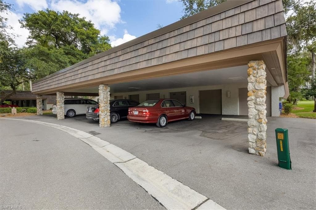 103 Clubhouse Dr 252, Naples, FL 34105-15