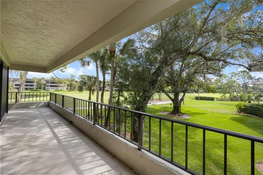 103 Clubhouse Dr 252, Naples, FL 34105-2