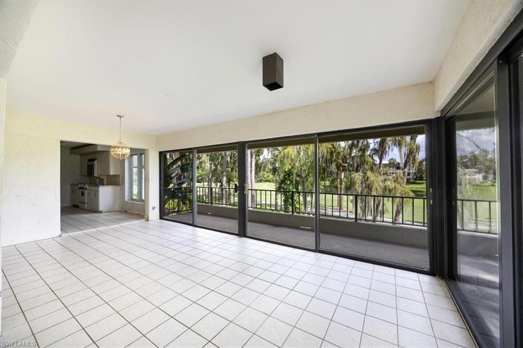 103 Clubhouse Dr 252, Naples, FL 34105-4