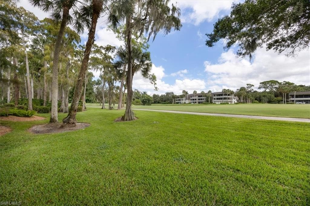 103 Clubhouse Dr 252, Naples, FL 34105-5