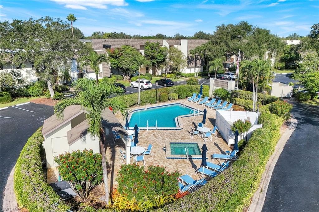 1672 Spoonbill Ln B, Naples, FL 34105-24