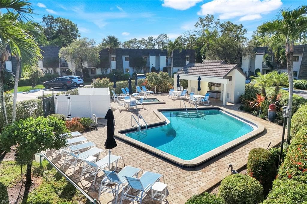 1672 Spoonbill Ln B, Naples, FL 34105-32