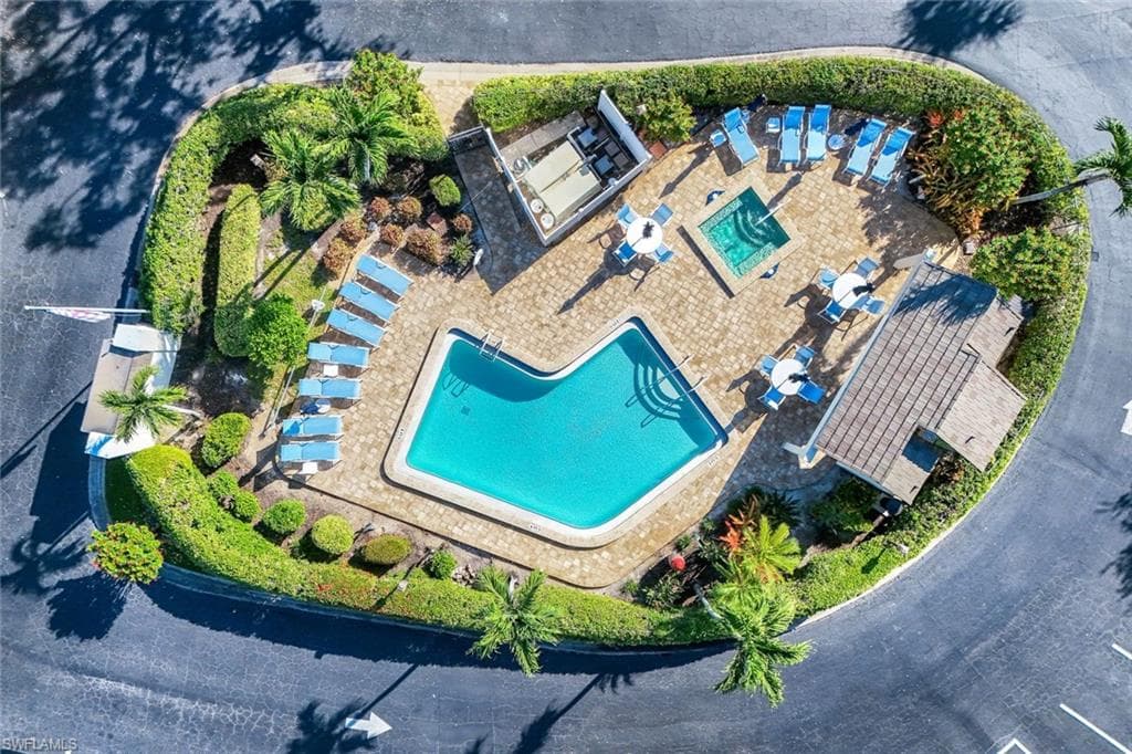 1672 Spoonbill Ln B, Naples, FL 34105-40