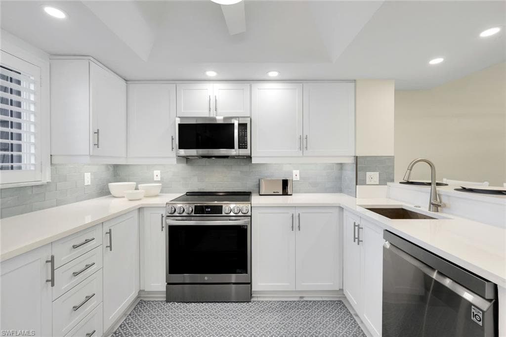 1672 Spoonbill Ln B, Naples, FL 34105-5