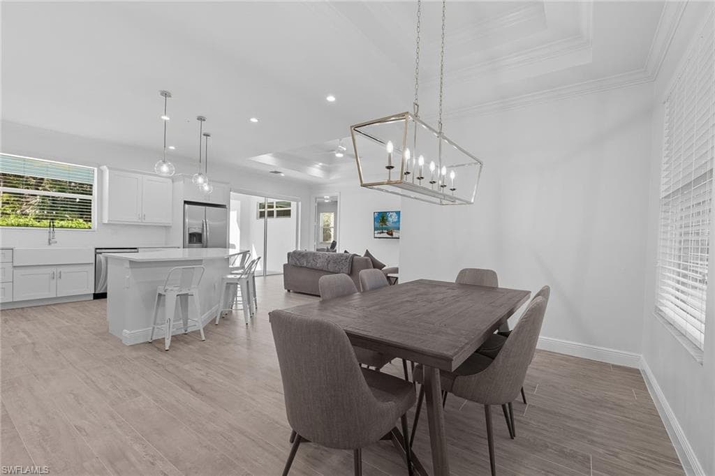 152 14th Ave NW, Naples, FL 34120-8