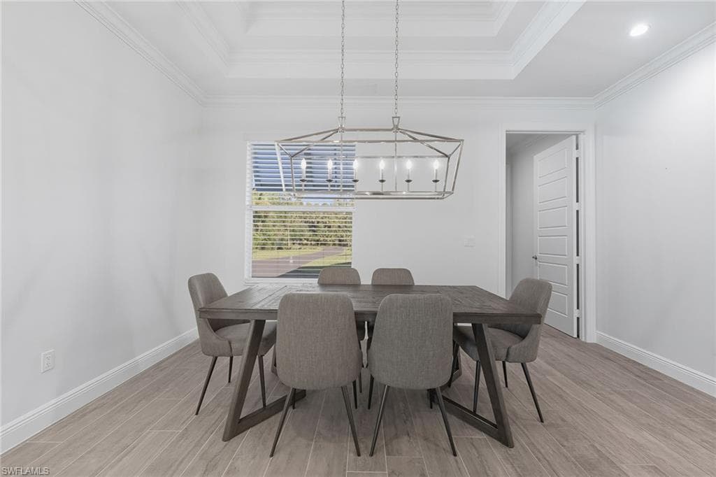 152 14th Ave NW, Naples, FL 34120-9