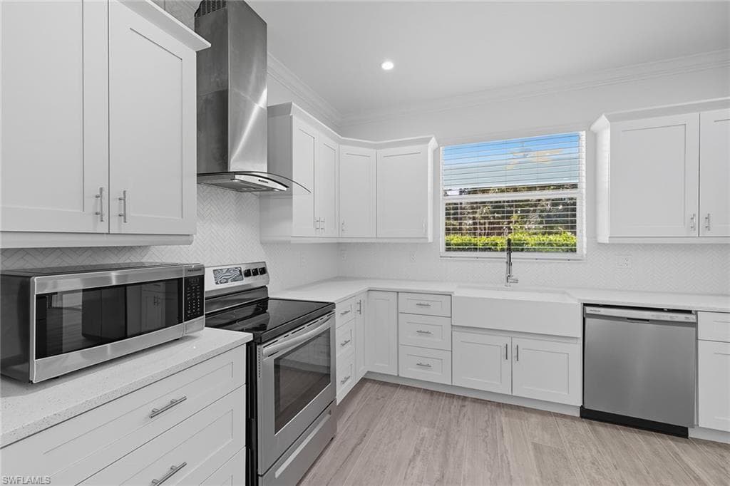 152 14th Ave NW, Naples, FL 34120-10