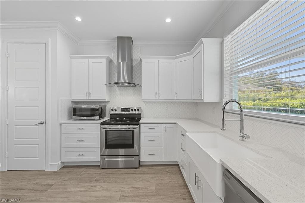 152 14th Ave NW, Naples, FL 34120-11