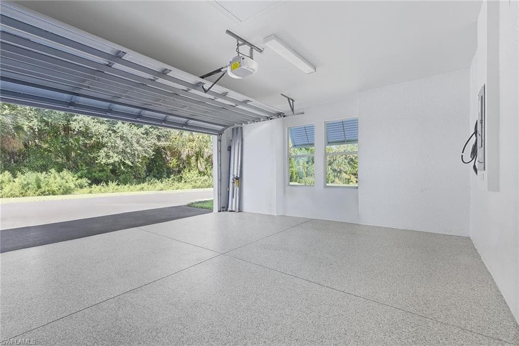 152 14th Ave NW, Naples, FL 34120-29