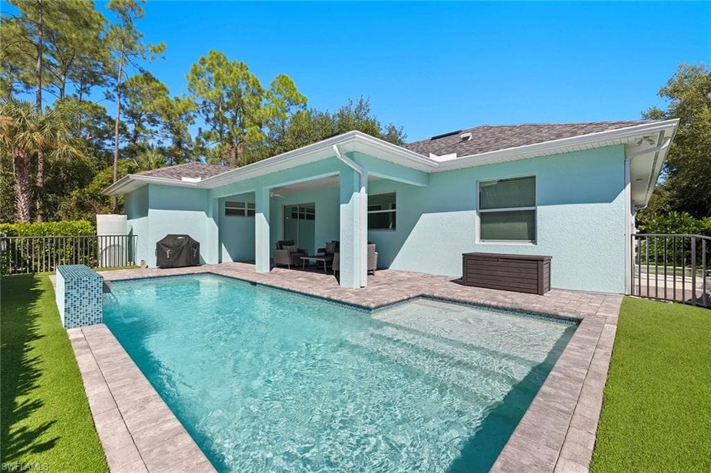 152 14th Ave NW, Naples, FL 34120-31