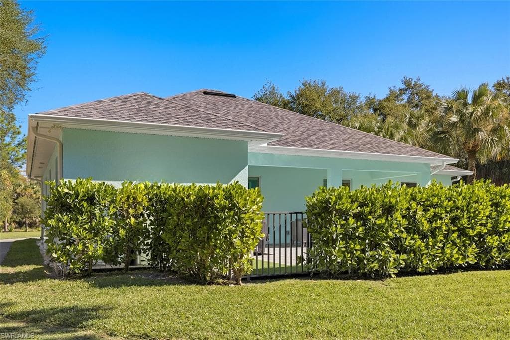 152 14th Ave NW, Naples, FL 34120-34