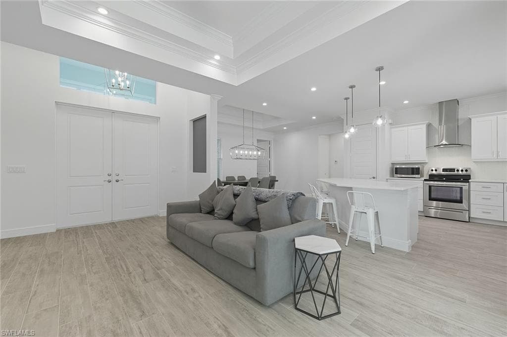 152 14th Ave NW, Naples, FL 34120-5