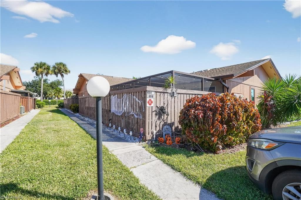 6310 Royal Woods Dr, Fort Myers, FL 33908-1