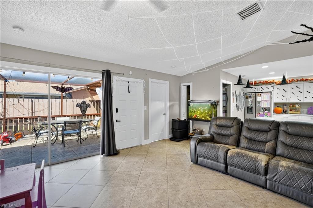 6310 Royal Woods Dr, Fort Myers, FL 33908-2