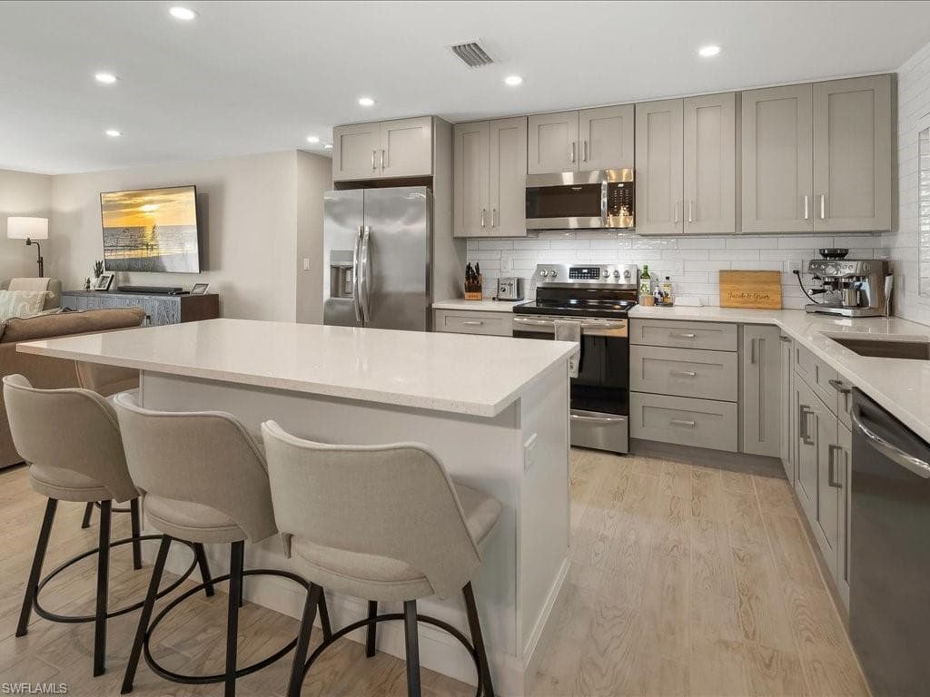 4821 Molokai Dr, Naples, FL 34112-8