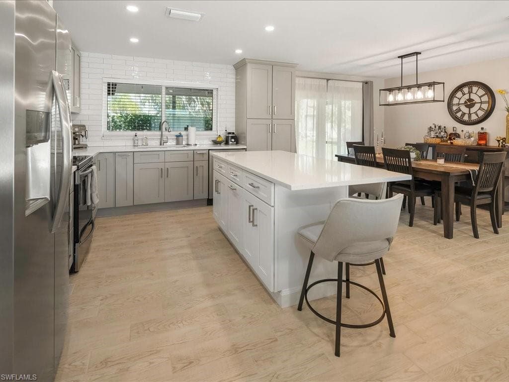 4821 Molokai Dr, Naples, FL 34112-9