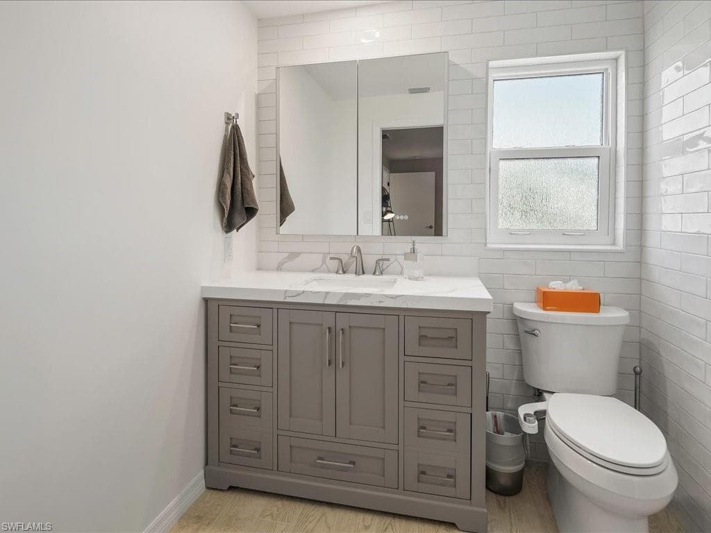 4821 Molokai Dr, Naples, FL 34112-18