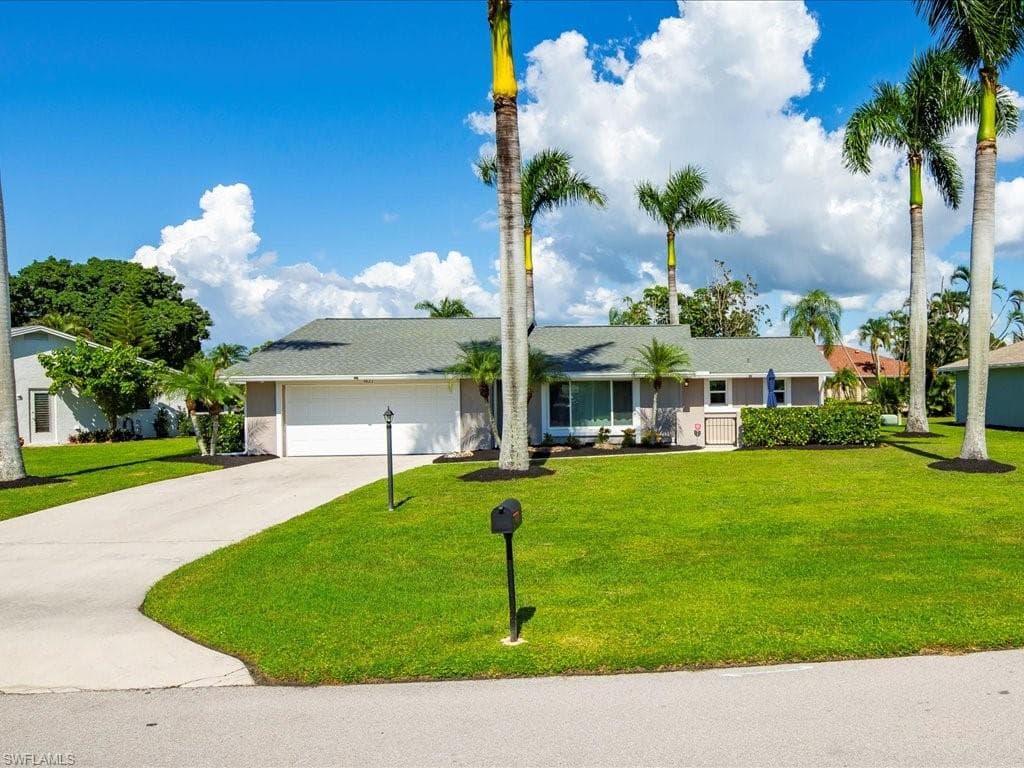 4821 Molokai Dr, Naples, FL 34112-1