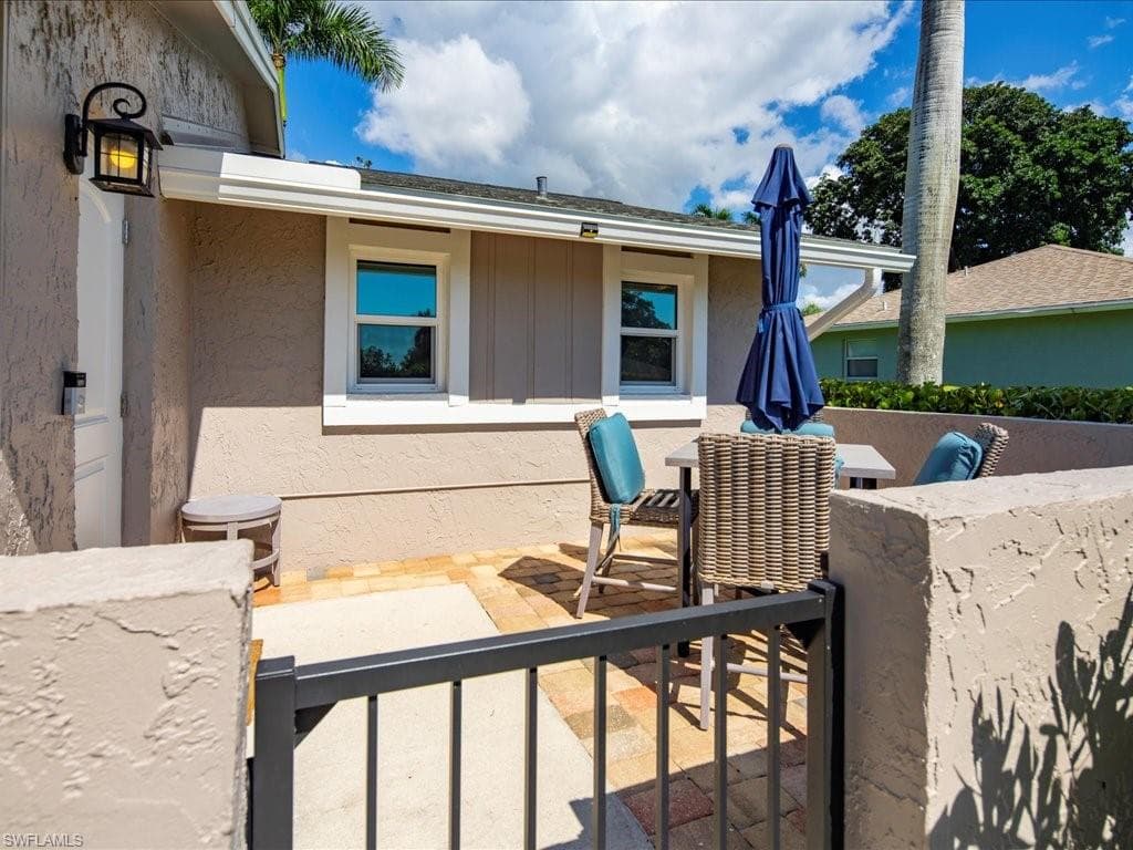 4821 Molokai Dr, Naples, FL 34112-2