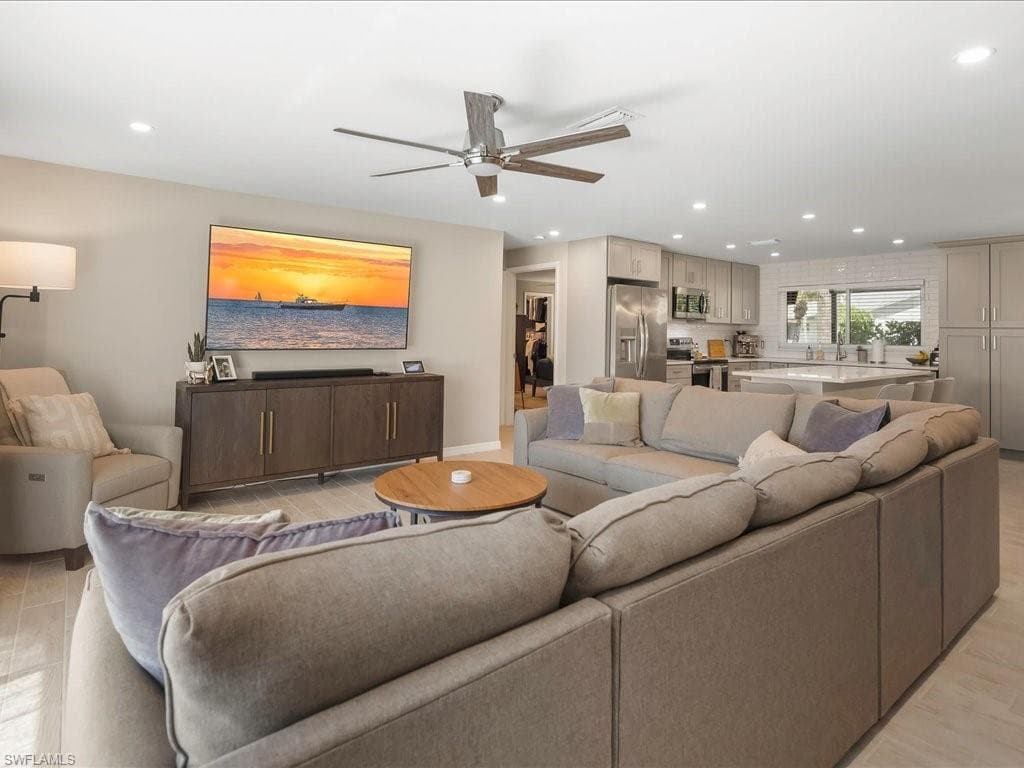 4821 Molokai Dr, Naples, FL 34112-3