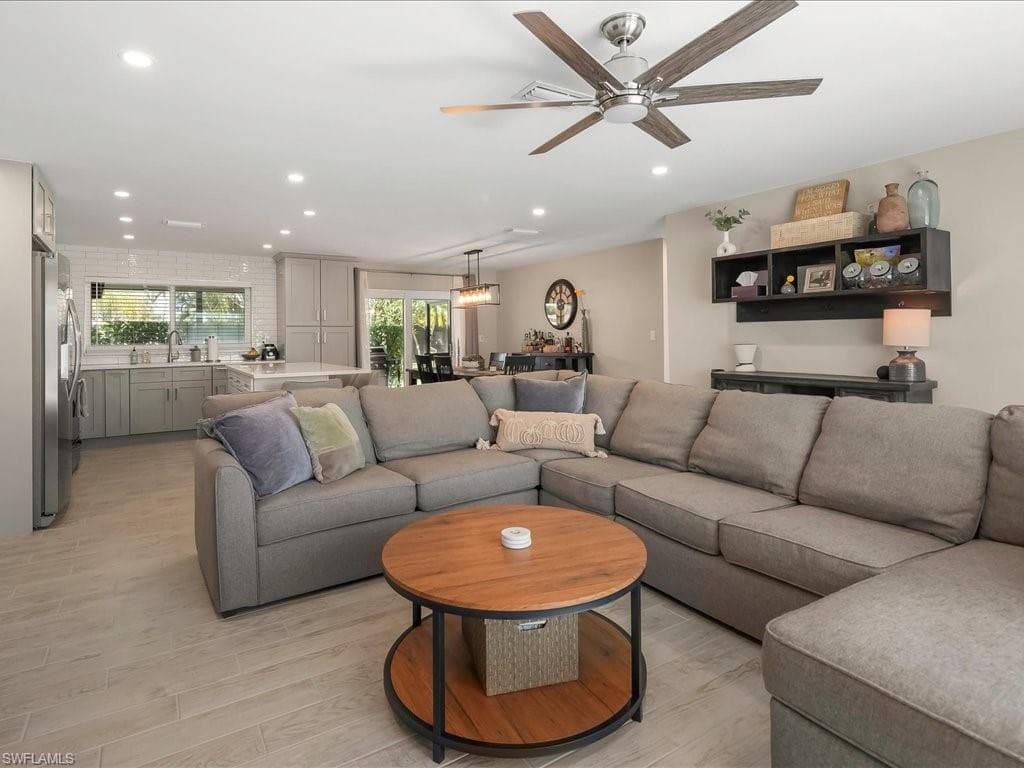 4821 Molokai Dr, Naples, FL 34112-5