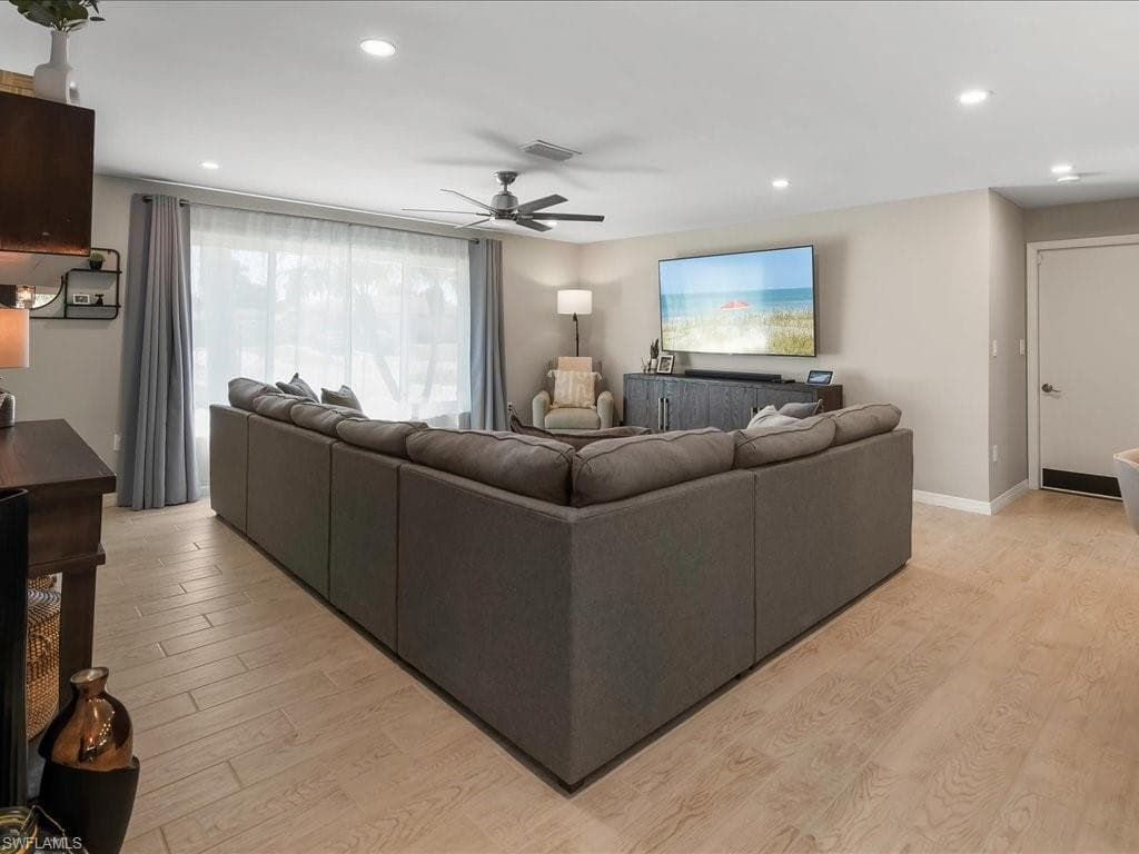 4821 Molokai Dr, Naples, FL 34112-6