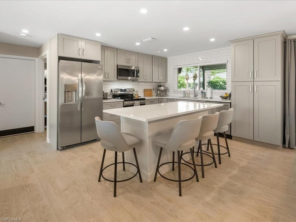 4821 Molokai Dr, Naples, FL 34112-7