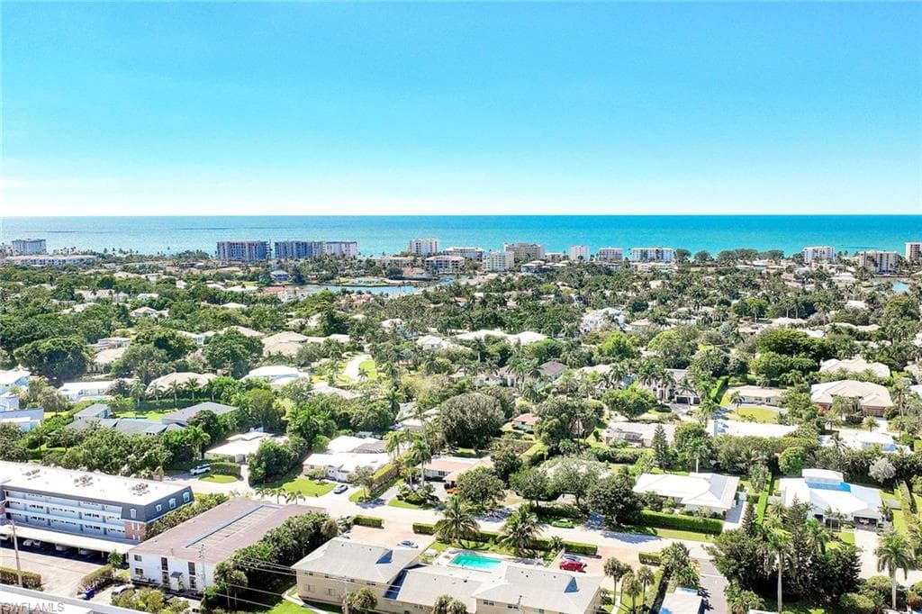 2000 Alamanda Dr 104, Naples, FL 34102-10