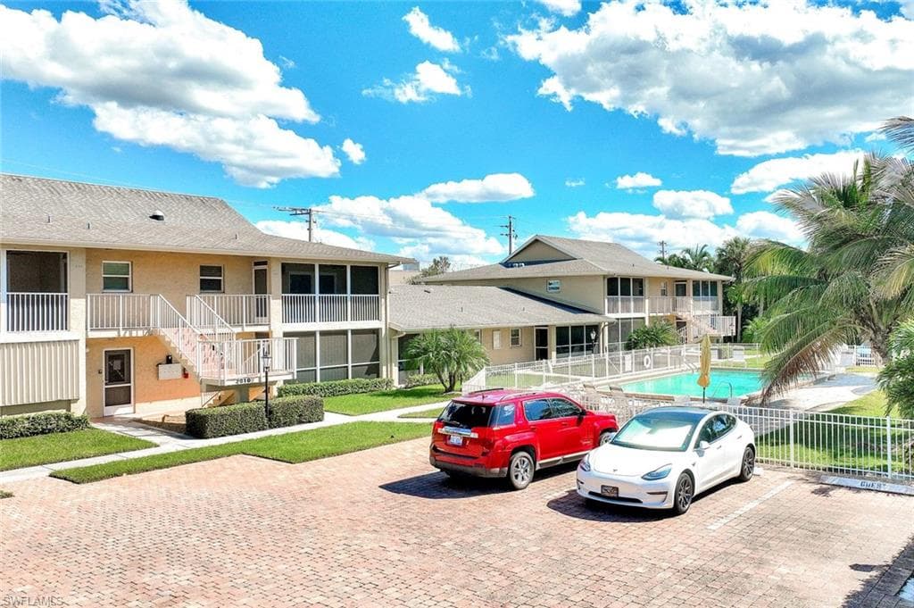 2000 Alamanda Dr 104, Naples, FL 34102-12