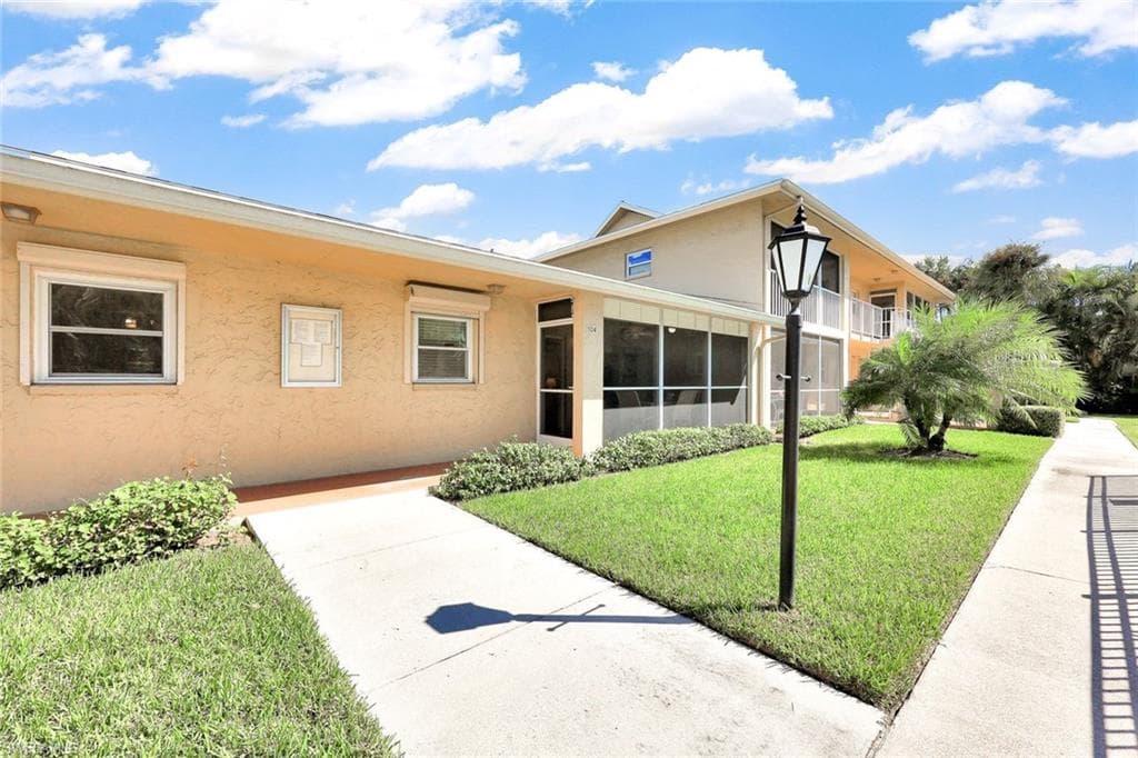 2000 Alamanda Dr 104, Naples, FL 34102-13