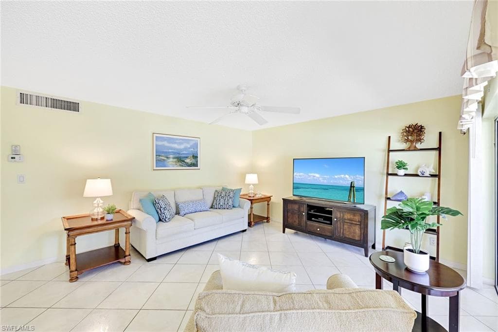 2000 Alamanda Dr 104, Naples, FL 34102-18