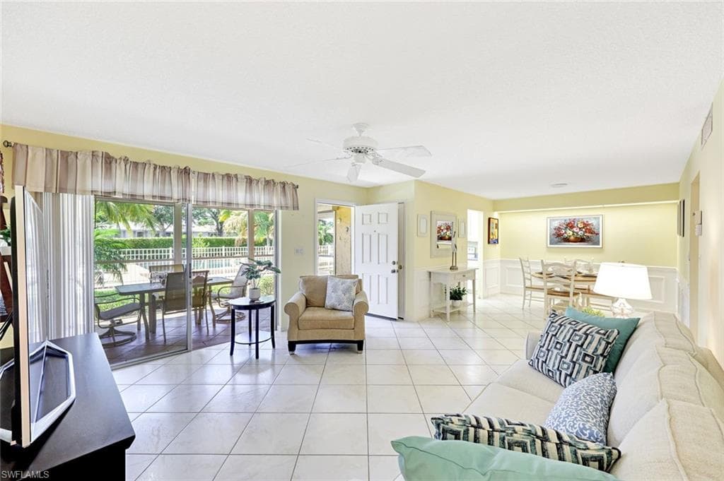 2000 Alamanda Dr 104, Naples, FL 34102-20