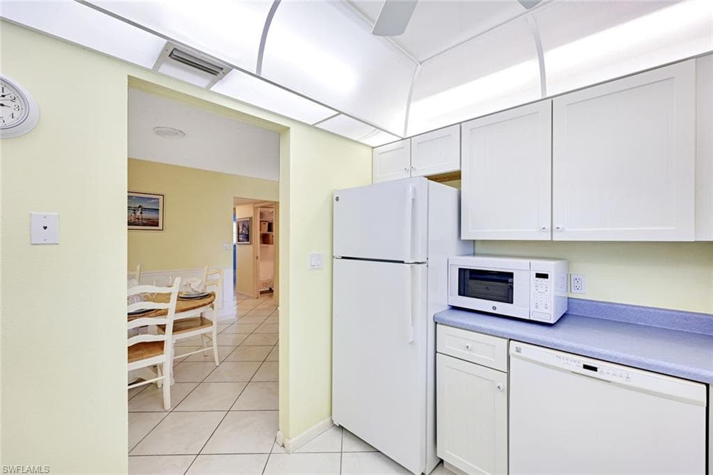 2000 Alamanda Dr 104, Naples, FL 34102-25