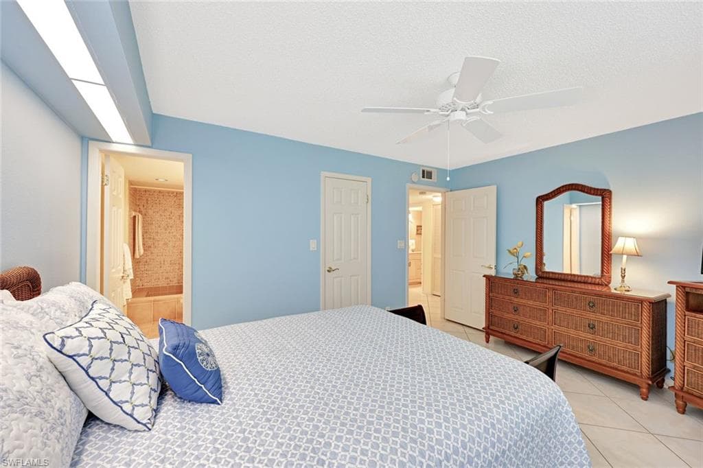 2000 Alamanda Dr 104, Naples, FL 34102-27