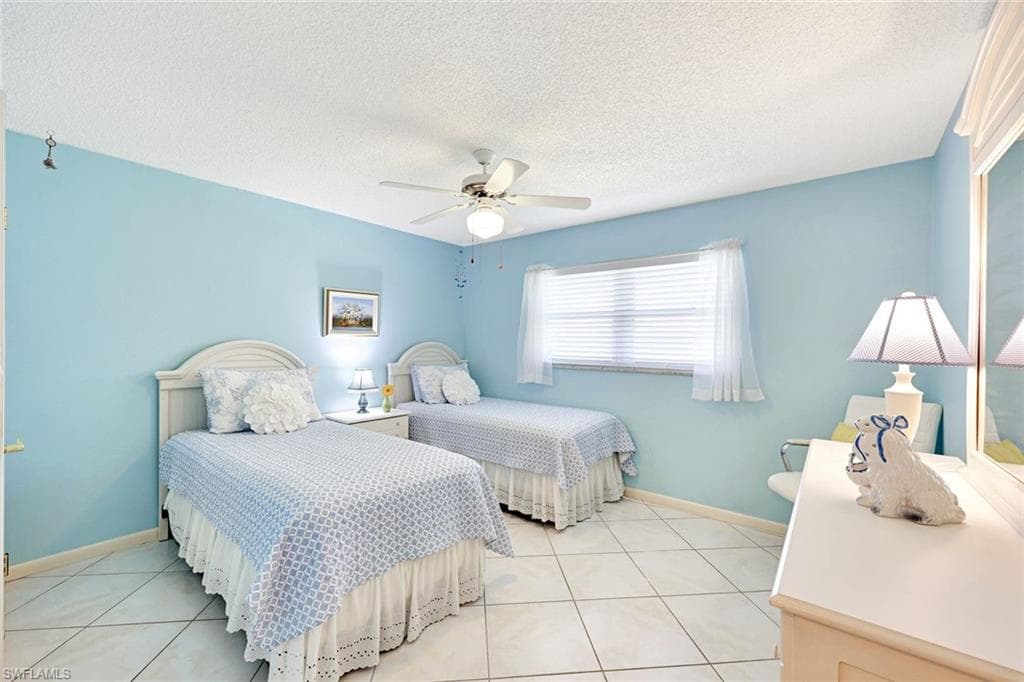 2000 Alamanda Dr 104, Naples, FL 34102-29