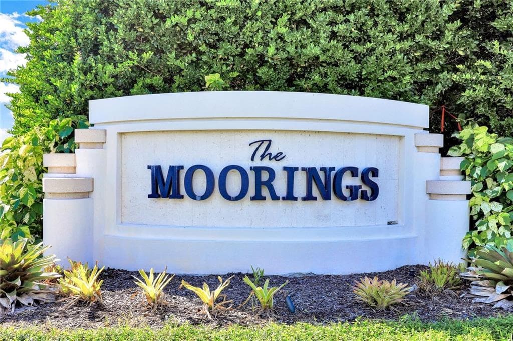 2000 Alamanda Dr 104, Naples, FL 34102-2