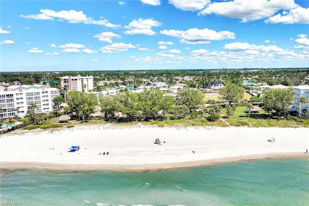 2000 Alamanda Dr 104, Naples, FL 34102-3