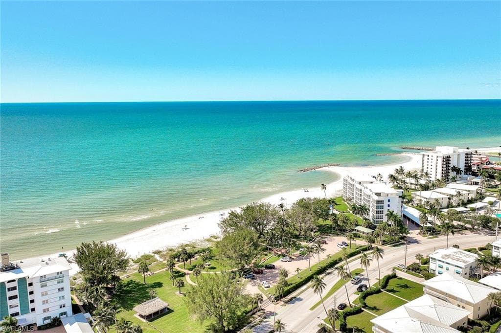 2000 Alamanda Dr 104, Naples, FL 34102-4