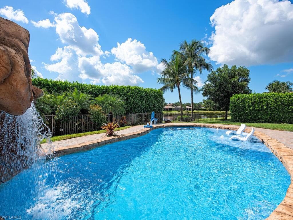 2750 Cinnamon Bay Cir, Naples, FL 34119-8