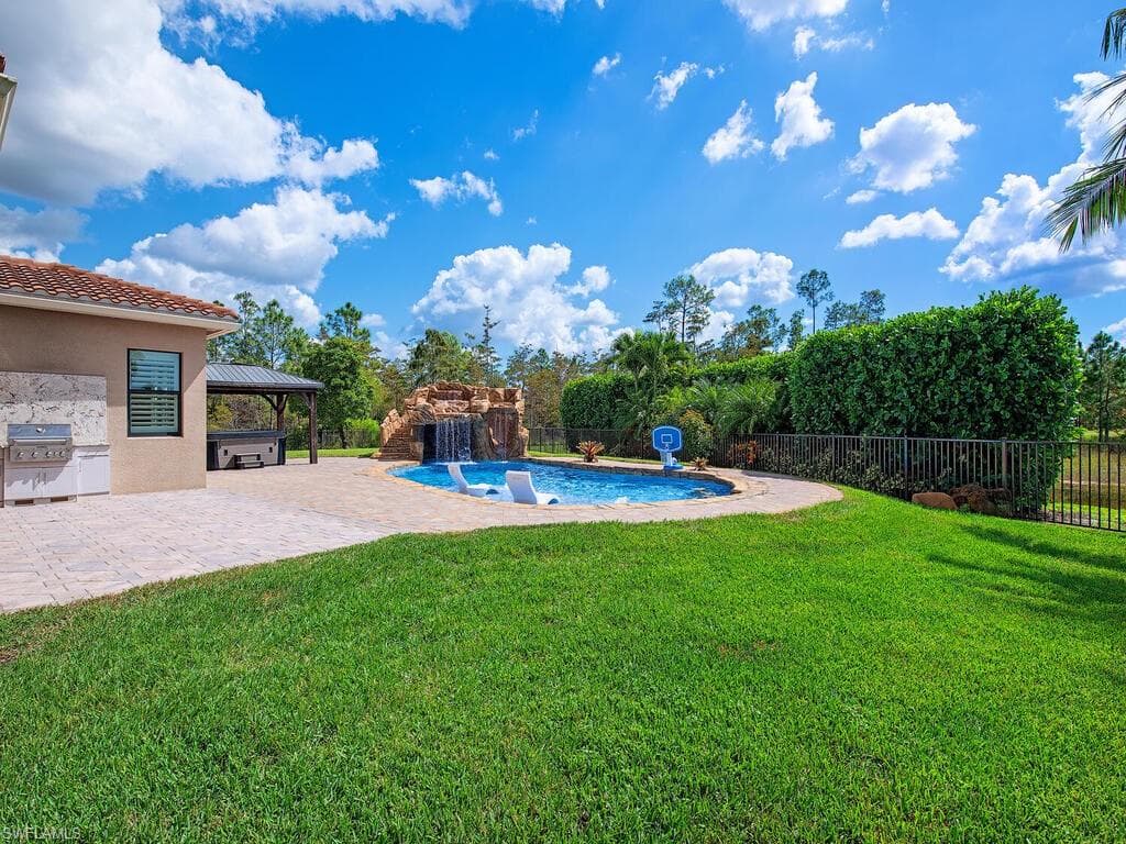 2750 Cinnamon Bay Cir, Naples, FL 34119-10