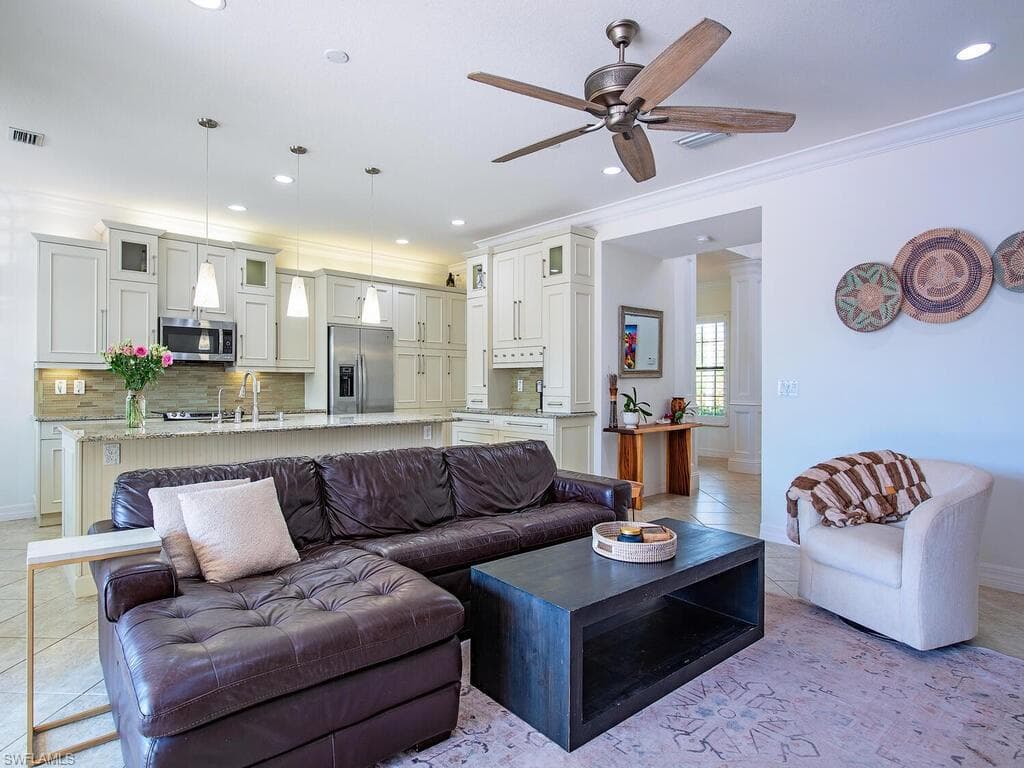 2750 Cinnamon Bay Cir, Naples, FL 34119-11